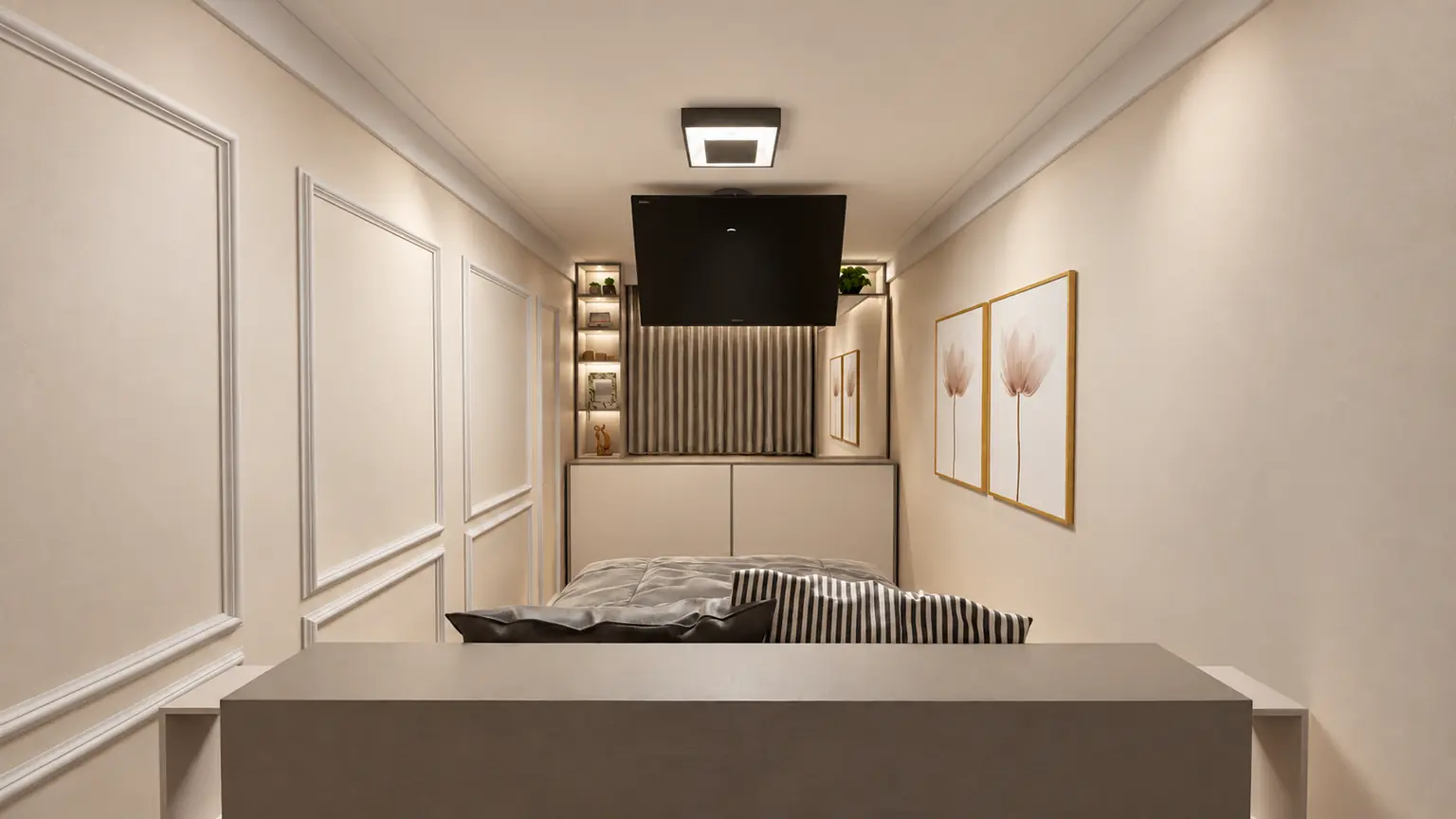 O dormitório do Projeto de Interiores A.C.: o quarto comprido, com as molduras nas paredes, a TV presa ao teto e os nichos iluminados ao lado da janela